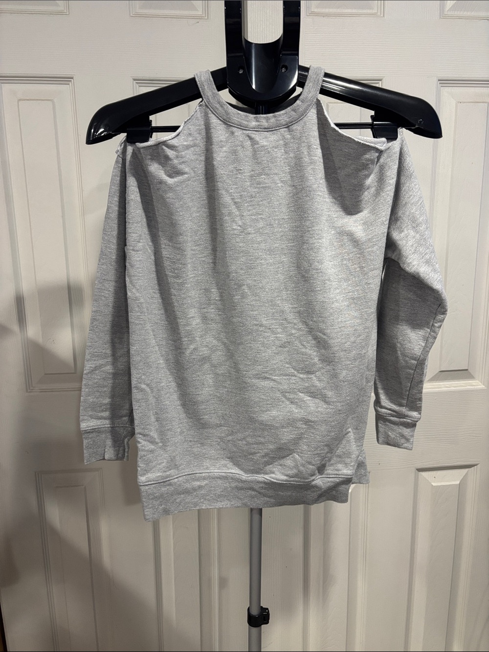 American Eagle Outfitters Light Gray Cold-Shoulder Crewneck Sweatshirt